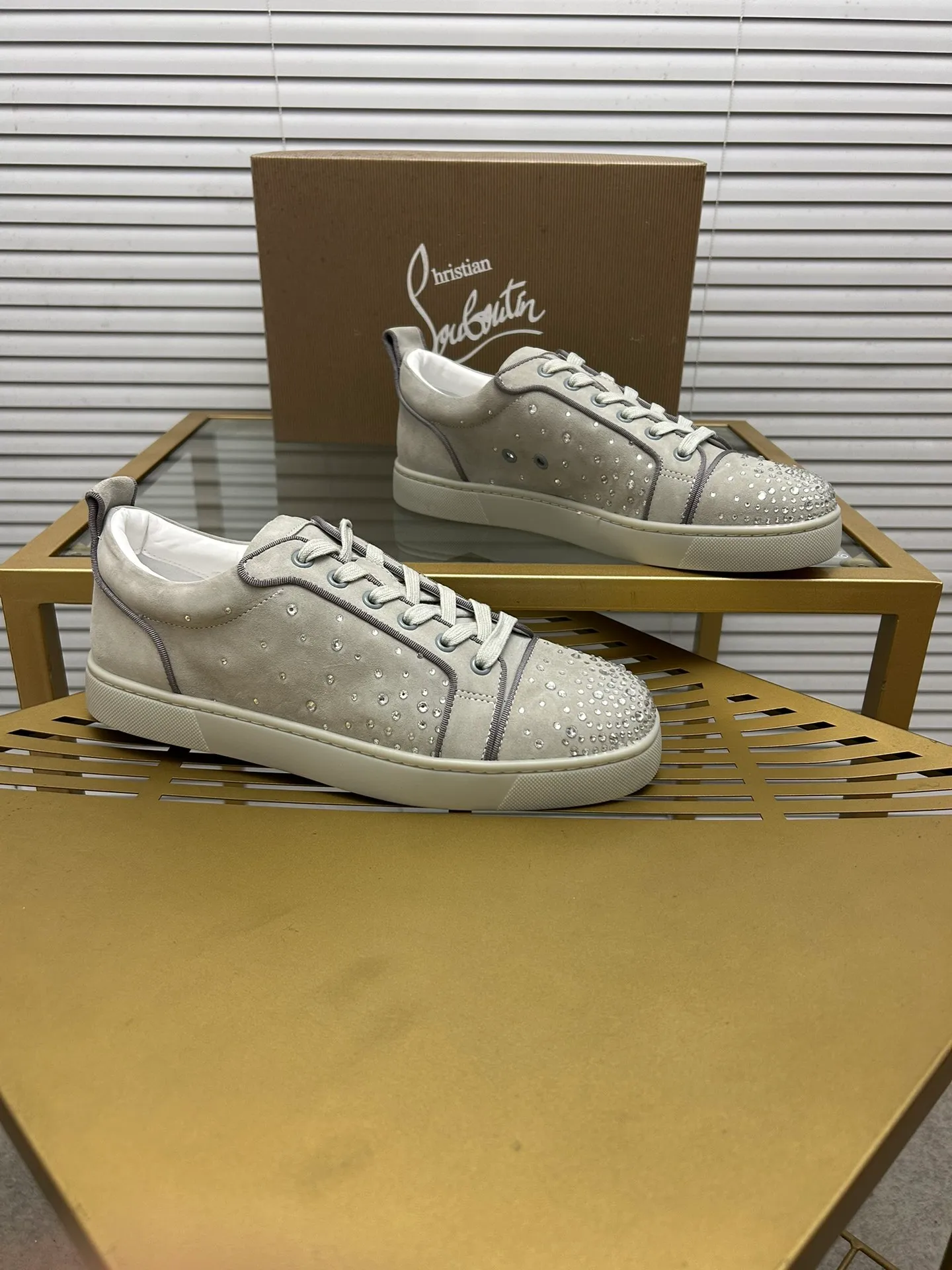 (Customized model) Ex-factory price is 500. christian louboutin (CL red sole shoes) counter series, casual sneakers for couples 📢 📢 📢 Exclusive hot style release 🎈🎈💪 Movable latex feet 👻 Finished outsole line [Proud] 😝Female 35-40# Male 38#-46, global supply😝 [Top version]: Original imported genuine leather upper, top original leather lining, original molded TPU outsole, original 1:1 detail processing, original shoe last,